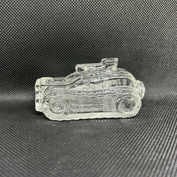 1942 VINTAGE VICTORY GLASS U.S. MILITARY TANK CANDY CONTAINER - Picture 2 of 4